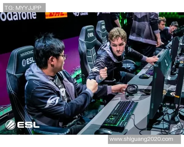 FPX在DOTA2比赛中的进攻策略分析与得失总结